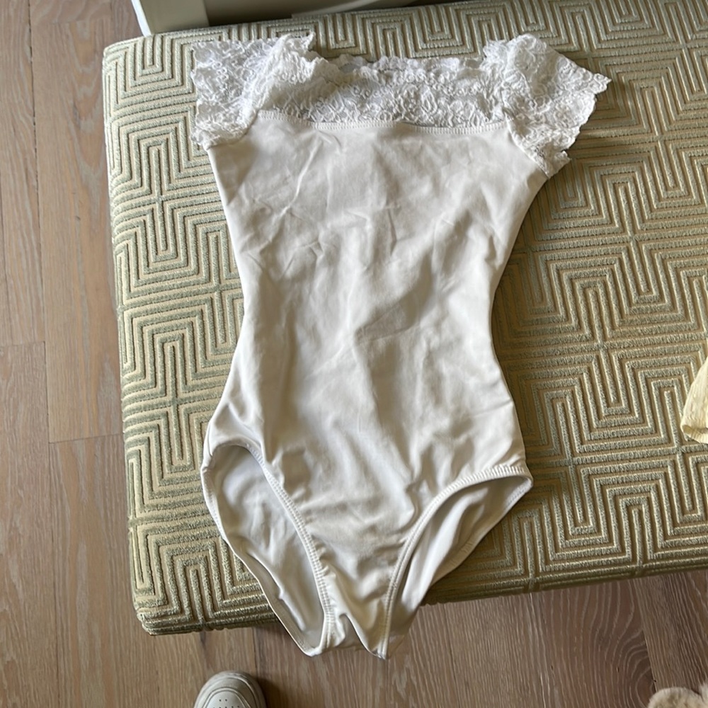 SoDance, girls white leotard, barely worn, size M1